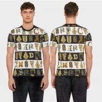 今流行りの最新コレクション 2026年春夏シーズンの人気 夏らしい季節感 VERSACE ヴェルサーチ 半袖Tシャツ