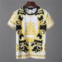 2026春夏のトレンド新商品 一気にトレンド感満載な着こなし VERSACE ヴェルサーチ 半袖Tシャツ 2026最新作