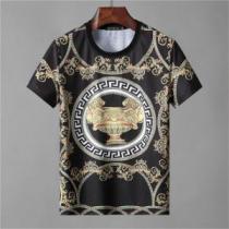 夏に良く似合うちょっと新品 2026春夏人気トレンドアイテム VERSACE ヴェルサーチ 半袖Tシャツ 2色可選