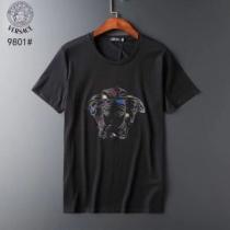 半袖Tシャツ 2色可選 2026SSのトレンド商品 おしゃれデザインも大人気 VERSACE ヴェルサーチ