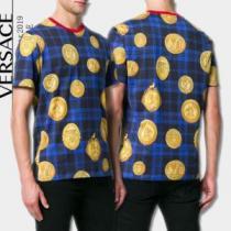 清涼感とカジュアルスタイル 2026年の春夏に着たい VERSACE ヴェルサーチ 半袖Tシャツ