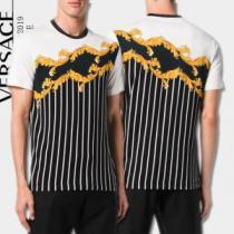 VERSACE ヴェルサーチ 半袖Tシャツ  大人のこなれた着こなし 大人カジュアル夏ファッション2026