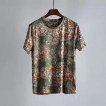 今年は大きめの新作がトレンド 大人カジュアル夏ファッション2026 VERSACE ヴェルサーチ 半袖Tシャツ