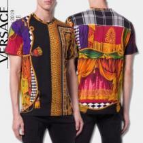 半袖Tシャツ VERSACE ヴェルサーチ  夏おすすめ人気ブランドアイテム 2026春夏トレンドアイテム
