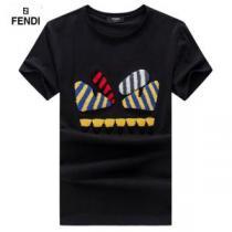 FENDI フェンディ 半袖Tシャツ 2色可選 季節をまたい新作アイテム 2026SSのトレンド商品