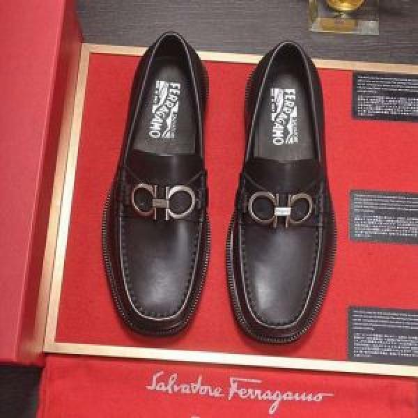 FERRAGAMO ビジネスシューズ 2026春夏トレンドアイテム 大胆にデザインオシャレ新品サルヴァトーレフェラガモ