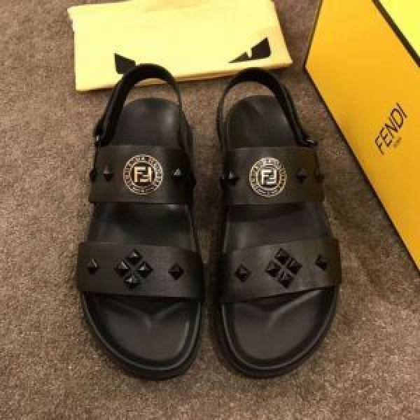今期注目のブランドトレンド フェンディおしゃれな夏ファッション2026 FENDI  サンダル
