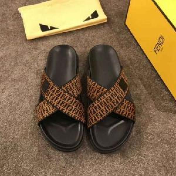 2026年春夏シーズンの人気 フェンディ今年は大きめの新作がトレンド FENDI サンダル