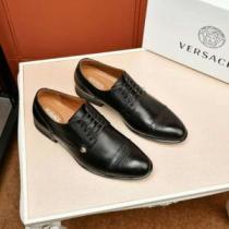 最新で男性にもお勧め ヴェルサーチ【2026年】夏のファッション VERSACE ビジネスシューズ