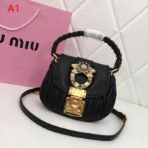 2026年春夏流行ファッション 夏大人気のアイテム ミュウミュウ MIUMIU ハンドバッグ 3色可選.43..43.