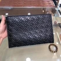 ポーチ 2026年夏の一押しファッションアイテム 海外セレブは大人気 バーバリー BURBERRY.47.