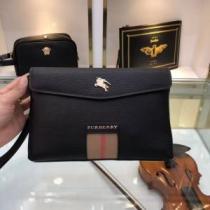大人カジュアル夏ファッション2026 暑い今こそ活躍させたい！ バーバリー BURBERRY ポーチ.47.
