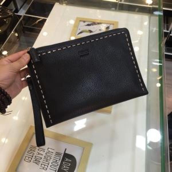 ポーチ フェンディ FENDI ポーチ 大人カジュアル夏ファッション2026 夏先に大活躍する.487.