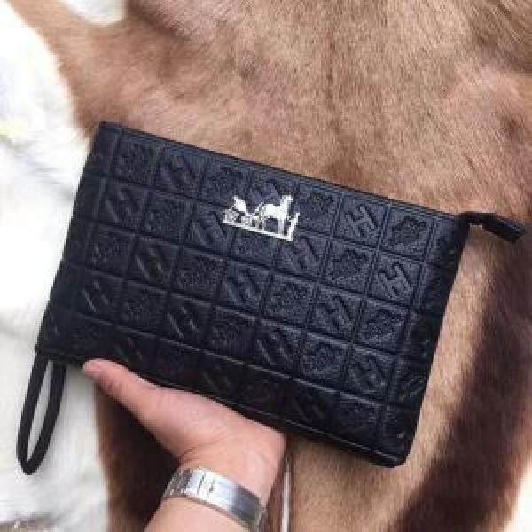 2026年春夏シーズンの人気 春夏シンプルファッションでOK！ エルメス HERMES ポーチ.60.