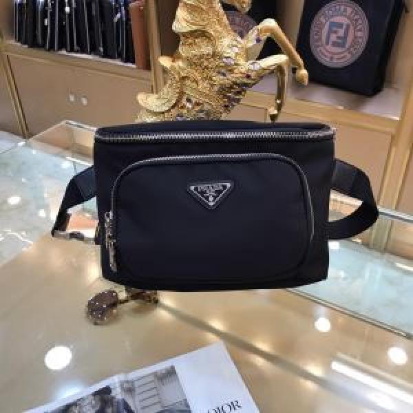 プラダ PRADA 斜め掛けバッグ 今期注目のブランドトレンド 【2026年】夏のファッション.57.