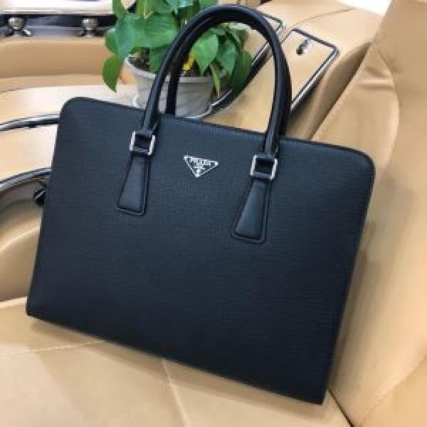 ビジネスバッグ 2026春夏も引き続き人気セール 夏先に大活躍する プラダ PRADA.57.