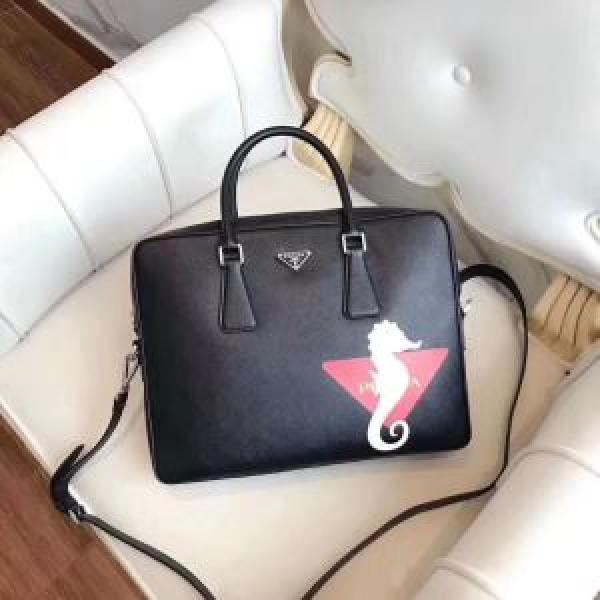 プラダ PRADA ビジネスバッグ 《2026年》今、注目のストリート 春夏のトレンドアイテム.57.
