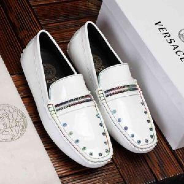 夏に良く似合うちょっと新品 2026春夏は人気定番 VERSACE ヴェルサーチ カジュアルシューズ  2色可選