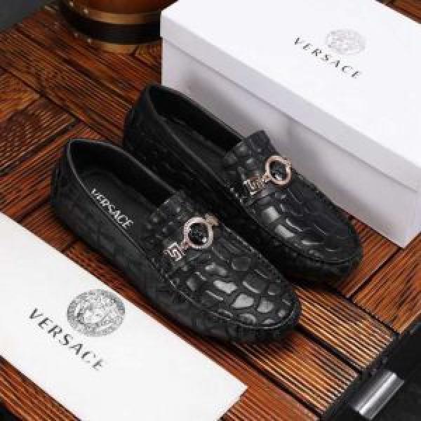 カジュアルシューズ  おしゃれデザインも大人気 2026SSのトレンド商品 VERSACE ヴェルサーチ