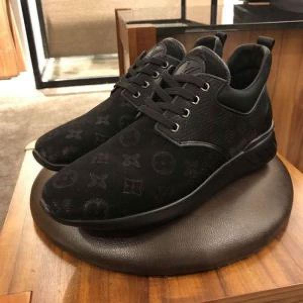 カジュアルシューズ 2026年の春夏に着たい 2026年春夏流行ファッション LOUIS VUITTON ルイ ヴィトン