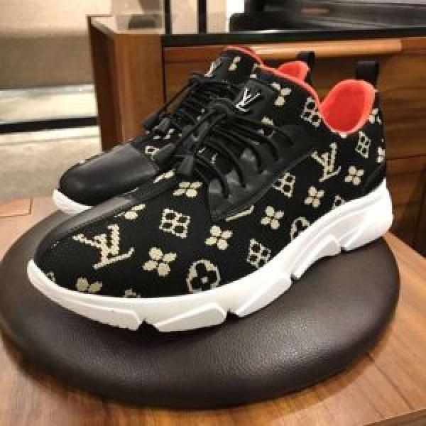 LOUIS VUITTON ルイ ヴィトン カジュアルシューズ 2色可選 《2026年》今、注目のストリート 暑い季節も大活躍