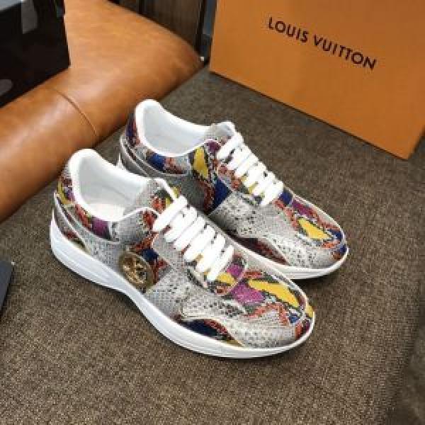 カジュアルシューズ 春夏シンプルファッションでOK！ 2026春夏も引き続きトレンド LOUIS VUITTON ルイ ヴィトン