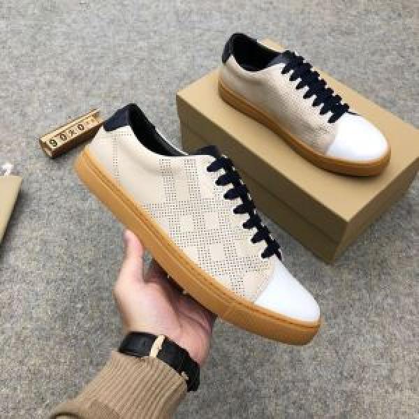 BURBERRY バーバリー カジュアルシューズ 2色可選 おしゃれな夏ファッション2026 夏先に大活躍する