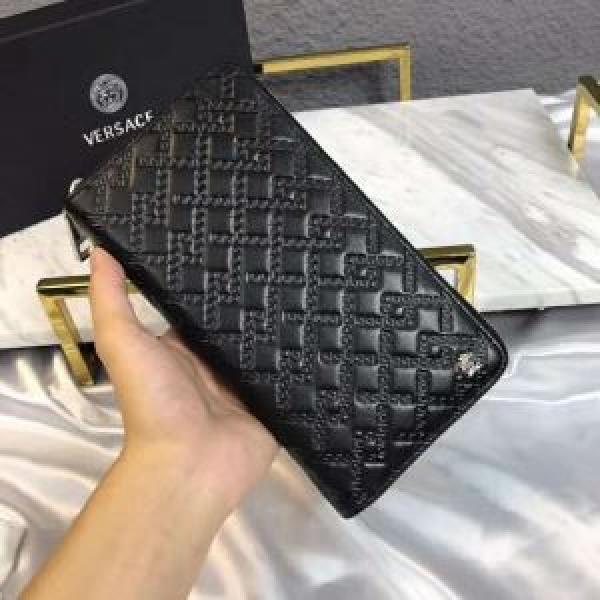 2026年春夏流行ファッション 大人の可愛さを引き立て ヴェルサーチVERSACE 財布.176.