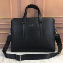 ビジネスバッグサルヴァトーレフェラガモ FERRAGAMO 魅力的なカラー使い 2026年春夏シーズンの人気.62.