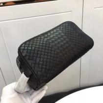 暑い今こそ活躍させたい！ 2026春夏トレンドアイテム ボッテガ ブランド BOTTEGA VENETA ポーチ.61.