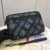 ポーチ 大人カジュアル夏ファッション2026 ボッテガ ブランド BOTTEGA VENETA 暑い季節も大活躍.61.