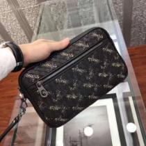 大人カジュアル夏ファッション2026 今流行のストリート上品 ボッテガ ブランド BOTTEGA VENETA ポーチ.61.