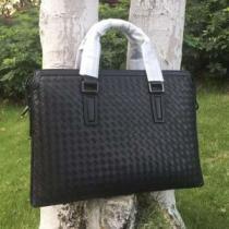 ボッテガ ブランド BOTTEGA VENETA ビジネスバッグ 一気にトレンド感満載な着こなし 2026SSのトレンド商品.61.