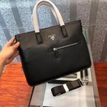 春夏！大人カジュアル 2026年春夏のトレンドアイテム プラダ PRADA ビジネスバッグ.57.