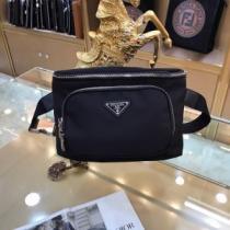 プラダ PRADA 斜め掛けバッグ 今期注目のブランドトレンド 【2026年】夏のファッション.57.