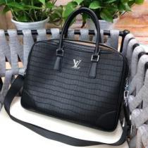 ビジネスバッグ 2026春夏も引き続きトレンド 春夏のトレンドアイテム ルイ ヴィトン LOUIS VUITTON.45.