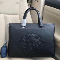 ヴェルサーチVERSACE ビジネスバッグ 2026春夏も引き続きトレンド 今年春夏ファション流行り.82.