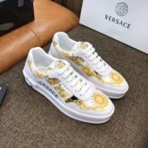VERSACE ヴェルサーチ カジュアルシューズ 最も目立ったブランド新品 【2026年】夏のファッション