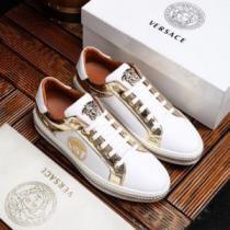 2026春夏も引き続き人気セール VERSACE ヴェルサーチ カジュアルシューズ 夏にぴったり限定アイテム