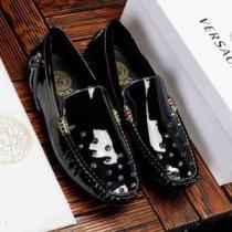 2026春夏のトレンド新商品 VERSACE ヴェルサーチ カジュアルシューズ  2色可選 爽やかカジュアル人気