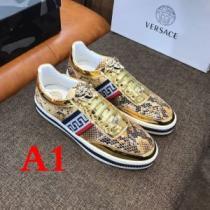 VERSACE ヴェルサーチ カジュアルシューズ  2色可選 2026年の夏のマスト 一気にトレンド感満載な着こなし