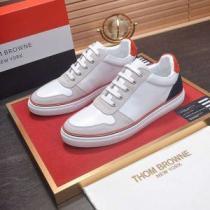 今流行りの最新コレクション 2026年春夏シーズンの人気 ランニングシューズ 2色可選 THOM BROWNE トムブラウン