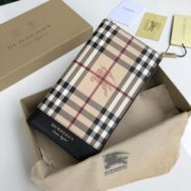 財布/ウォレッ バーバリー BURBERRY 大人カジュアル夏ファッション2026 暑い季節も大活躍.156.
