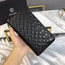2026年春夏流行ファッション 大人の可愛さを引き立て ヴェルサーチVERSACE 財布.176.