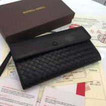 ボッテガ ブランド BOTTEGA VENETA 財布 2026春夏も引き続きトレンド クラシカルな雰囲気.163.