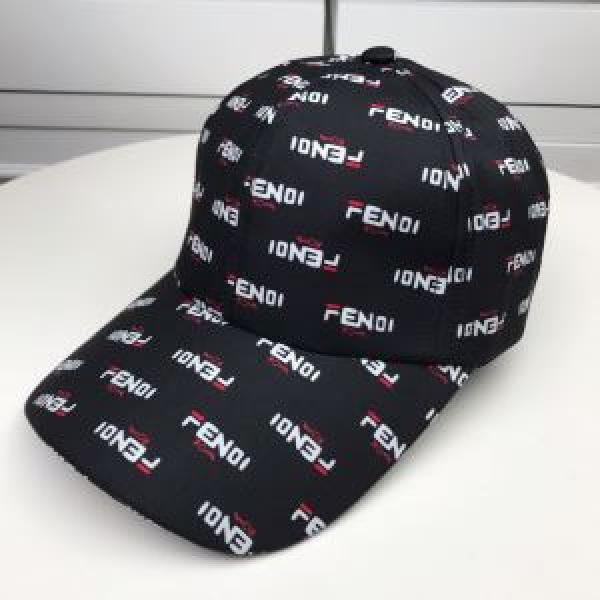 【2026年】夏のファッション 爽やかカジュアル人気 フェンディ FENDI ベースボールキャップ 2色可選