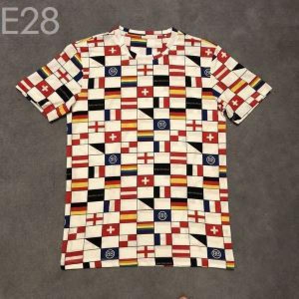 クラシカルな雰囲気 バレンシアガ BALENCIAGA 半袖Tシャツ 大人カジュアル夏ファッション2026