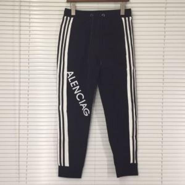 大人の可愛さを引き立て 2026年春夏流行ファッション バレンシアガ BALENCIAGA チノパン