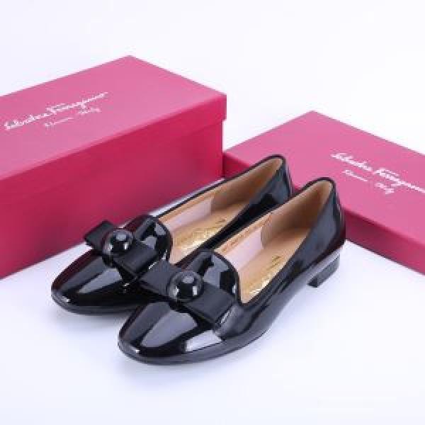 サルヴァトーレフェラガモ FERRAGAMO ローファー 3色可選 今季は特に注目ファション 2026年春夏シーズンの人気