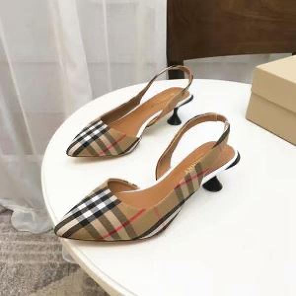 バーバリー BURBERRY ハイヒール 【2026春夏】最新コレクション 春夏シンプルファッションでOK！